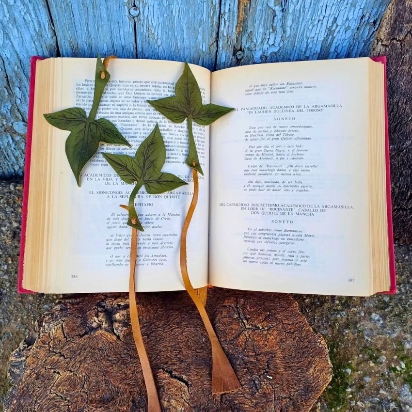 Marcapáginas de piel Mundo Kantia